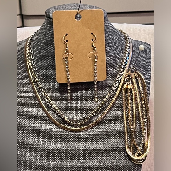 Mixed Metals Necklace Set. - Picture 1 of 4